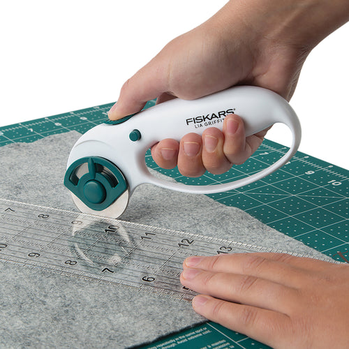 Fiskars Lia Griffith Rotary Cutter 45mm